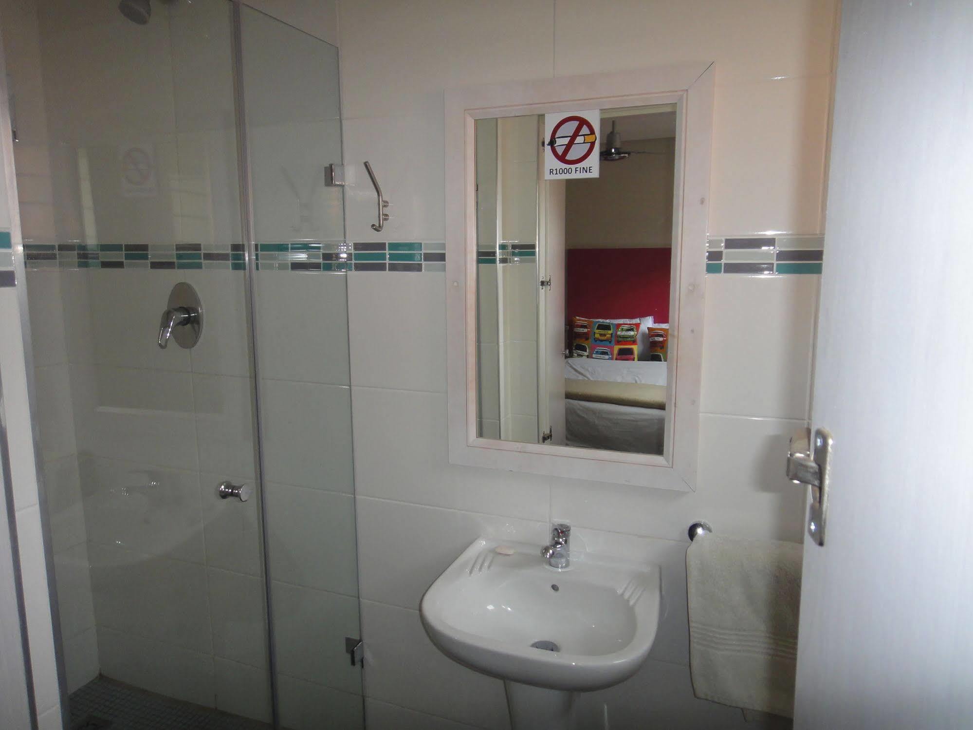 Ashanti Lodge Green Point Кейптаун Екстериор снимка